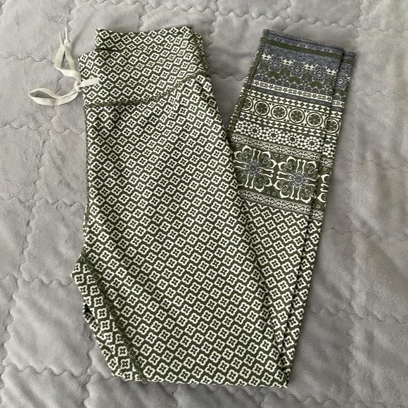 Sarah's Day White Jasmine Medium Sports Bra and Leggings Set - Picture 4 of 4